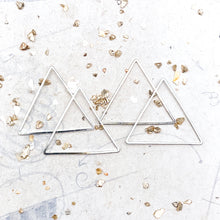 Load image into Gallery viewer, 30 MM Silver Triangle Open Bead Frame Pair
