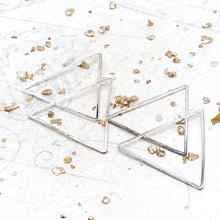 Load image into Gallery viewer, 30 MM Silver Triangle Open Bead Frame Pair
