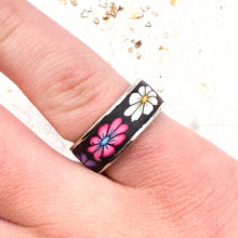 Load image into Gallery viewer, Flower Power Ring-Black
