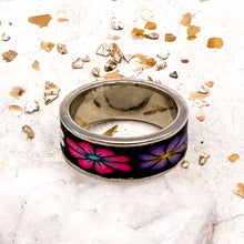 Load image into Gallery viewer, Black Field Full of Flowers Ring
