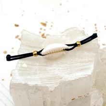 Load image into Gallery viewer, Black Shell Adjustable Stretch Bracelet - Gig's Paris Find
