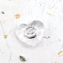 Load image into Gallery viewer, 16x14mm Clear Premium Crystal Heart Button
