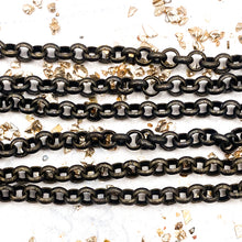 Load image into Gallery viewer, Antique Brass Little Circle Link Chain - 1 Foot
