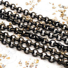 Load image into Gallery viewer, Antique Brass Little Circle Link Chain - 1 Foot
