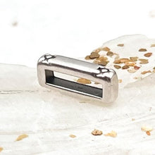 Load image into Gallery viewer, 10mm Antique Silver Crosshatch Slider for Flat Leather
