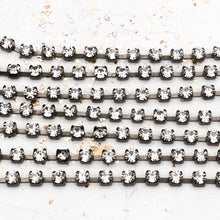 Load image into Gallery viewer, 5mm Antique Brass Bargain Crystal Cup Chain - 1 Foot
