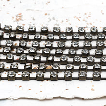 Load image into Gallery viewer, 5mm Antique Brass Bargain Crystal Cup Chain - 1 Foot
