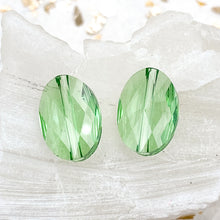 Load image into Gallery viewer, 14x10mm Peridot Premium Austrian Crystal Oval Bead Pair
