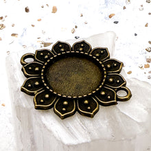 Load image into Gallery viewer, Antique Brass Flower Link
