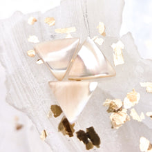 Load image into Gallery viewer, Mother of Pearl Shell Triangle Set - 3pcs
