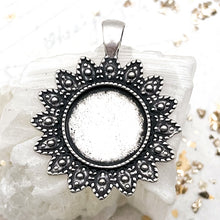 Load image into Gallery viewer, Antique Silver-Plated Round Flower Bezel Pendant
