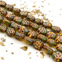 Load image into Gallery viewer, Field of Clovers Czech Bead Strand
