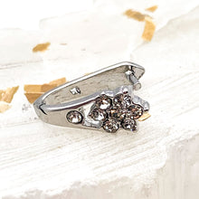 Load image into Gallery viewer, Flower Rhinestone Pinch Bail
