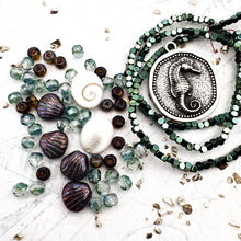 Load image into Gallery viewer, 2.0 Seahorse Czech Mix
