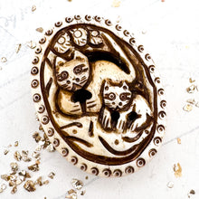 Load image into Gallery viewer, Chunky Carved Bone Cat Bead

