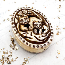 Load image into Gallery viewer, Chunky Carved Bone Cat Bead
