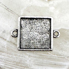 Load image into Gallery viewer, Square Antique Silver Bezel Link
