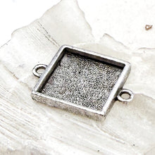 Load image into Gallery viewer, Square Antique Silver Bezel Link
