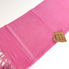 Load image into Gallery viewer, Table Runner R11 - India Find
