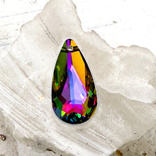 Load image into Gallery viewer, Elegant Crystal Pendant - Vitrail Medium
