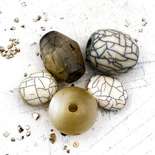 Load image into Gallery viewer, Grab Bag Vintage Bead Set - 5pcs
