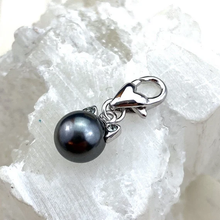Load image into Gallery viewer, Little Premium Austrian Crystal Pearl Cat Charm
