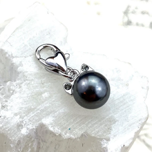 Load image into Gallery viewer, Little Premium Austrian Crystal Pearl Cat Charm
